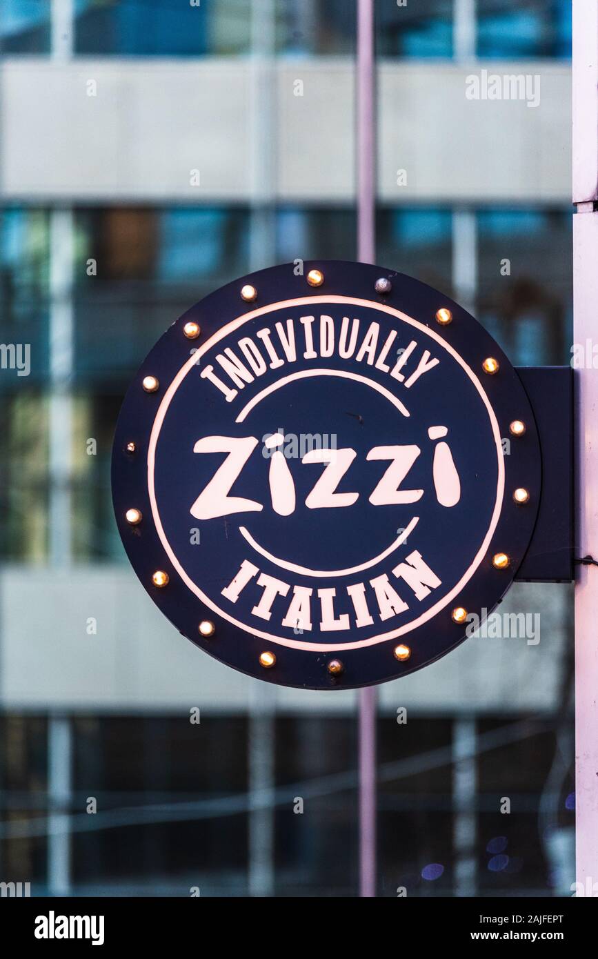 Zizzi Italian Restaurant Anmelden in London. Zizzi Italian ist eine Restaurantkette im italienischen Stil mit Sitz in Großbritannien und Irland. Stockfoto