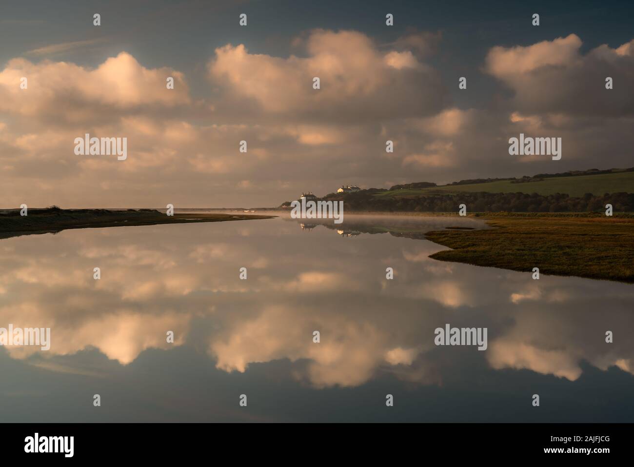 Fluss Cuckmere Reflexionen Stockfoto