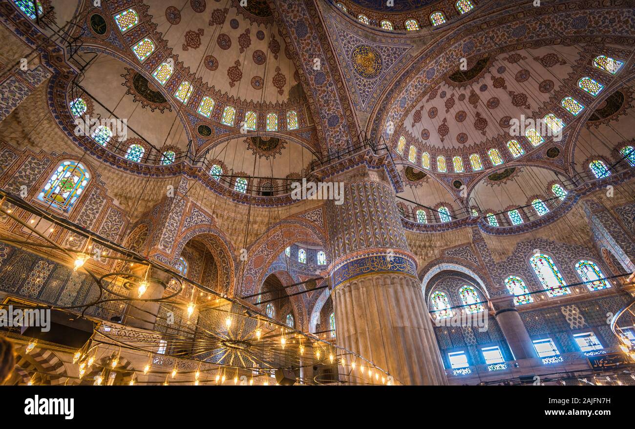 Ein Blick auf die gewölbte dekorativen Decke der Sultanahmet Moschee (Blaue Moschee) in Istanbul, Türkei Stockfoto