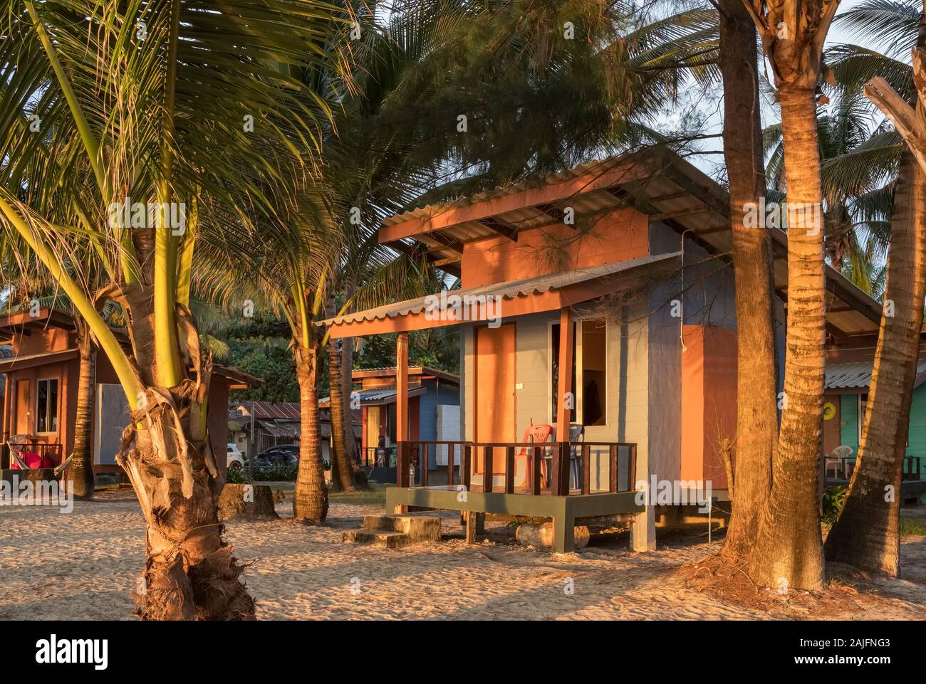 Schönen tropischen Strand Haus in Thailand Stockfoto