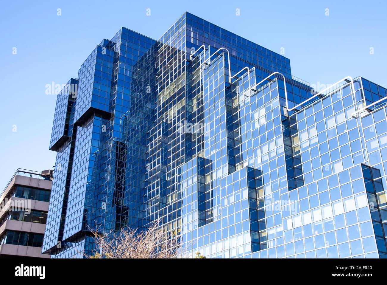 Nord- und Shell Gebäude entlang der Themse in London. Stockfoto