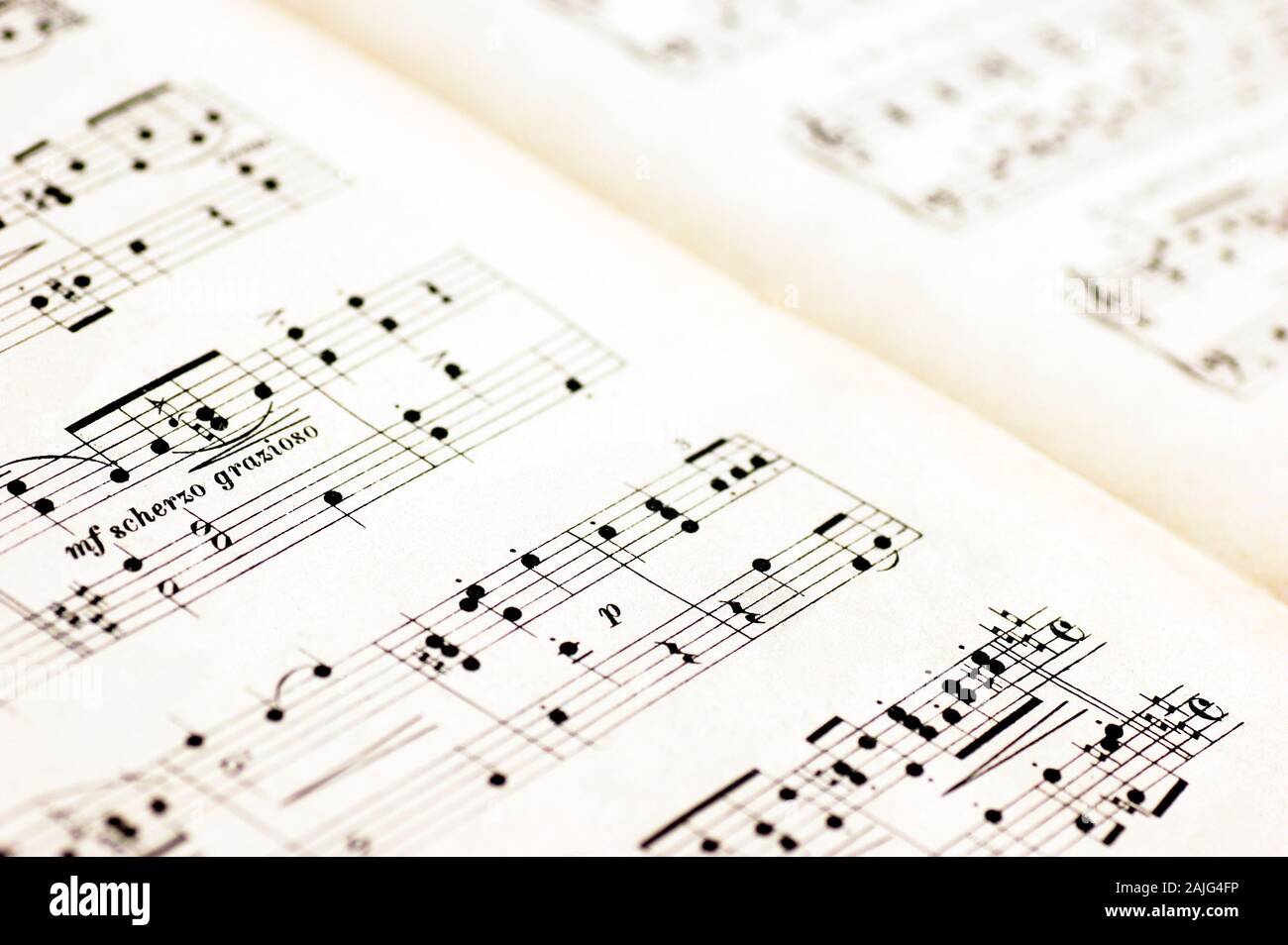 Nahaufnahme einer Musik Buch mit Noten Stockfoto