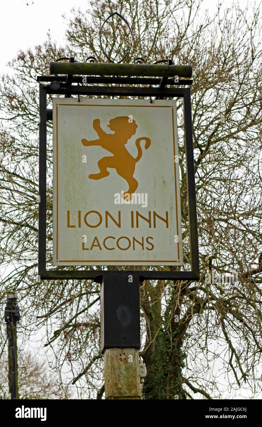 Der Inn Zeichen für die Lion Inn auf der Norfolk Broads an Thurne, Norfolk, England, Vereinigtes Königreich, Europa. Stockfoto