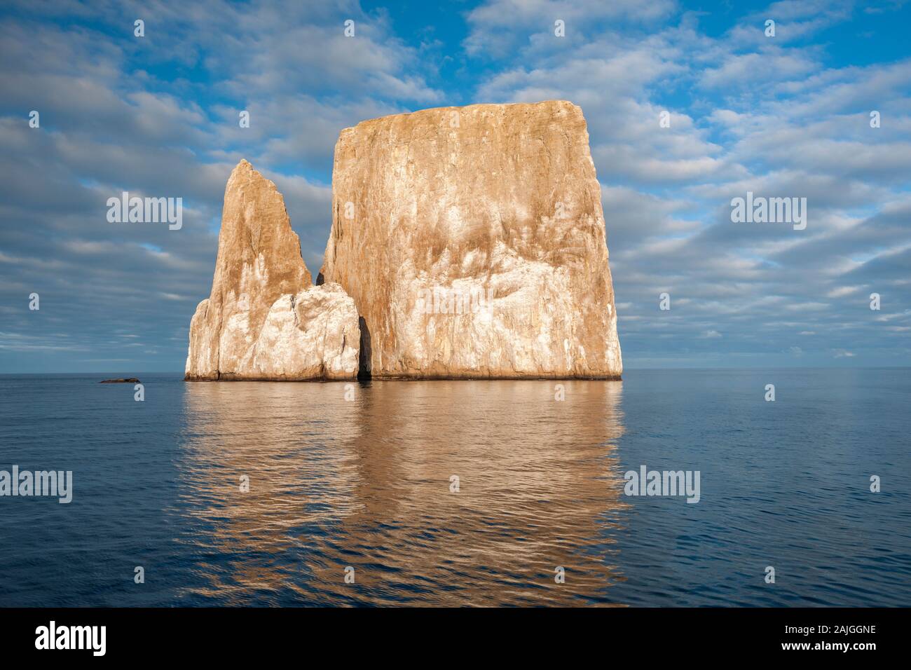 Kicker Rock (aka León dormido) in der Nähe von San Cristobal Island, Galapagos, Ecuador. Stockfoto