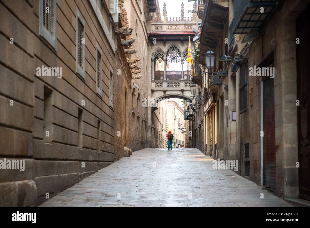 Touristische Sehenswürdigkeiten in Barcelona Barri Gotische Viertel und die Seufzerbrücke in Barcelona, Katalonien, Spanien. Europa Tourismus, Geschichte Gebäude oder Tradit Stockfoto