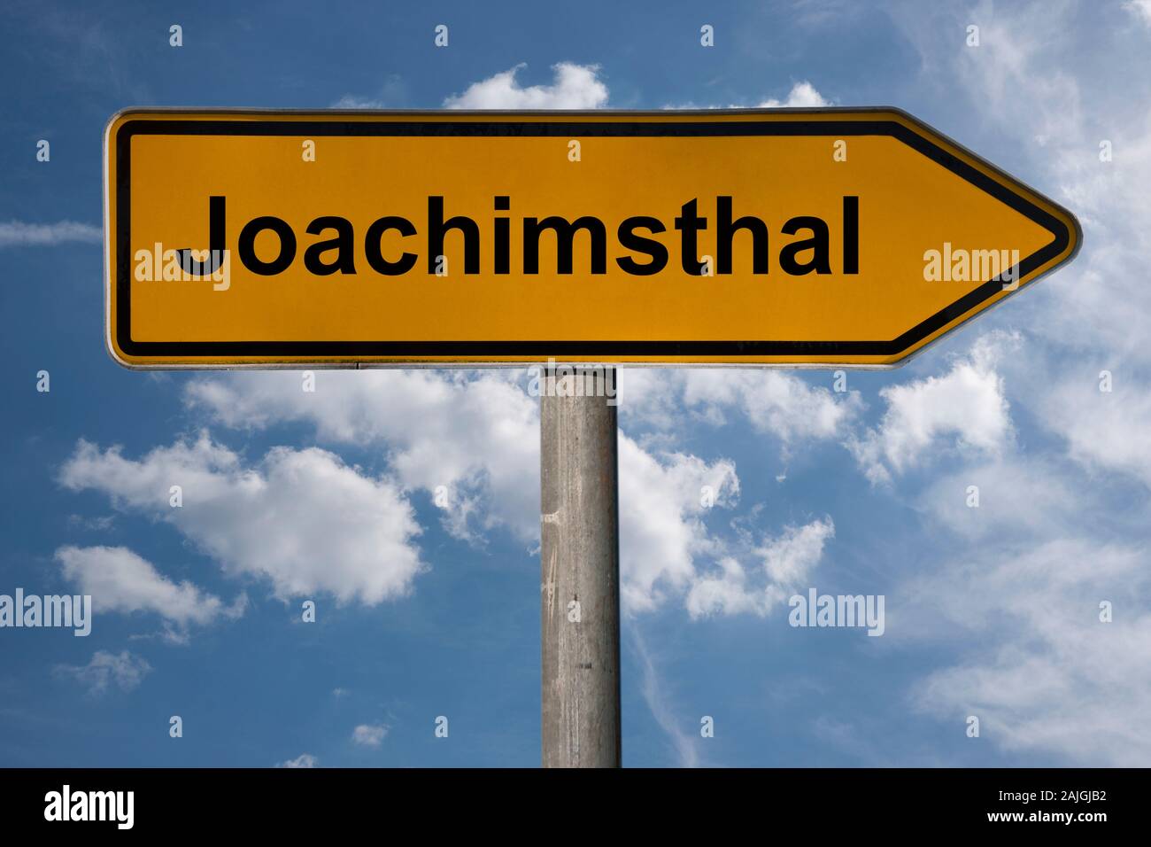 Detail Foto von einem Wegweiser mit der Aufschrift Joachimsthal, Brandenburg, Deutschland, Europa Stockfoto
