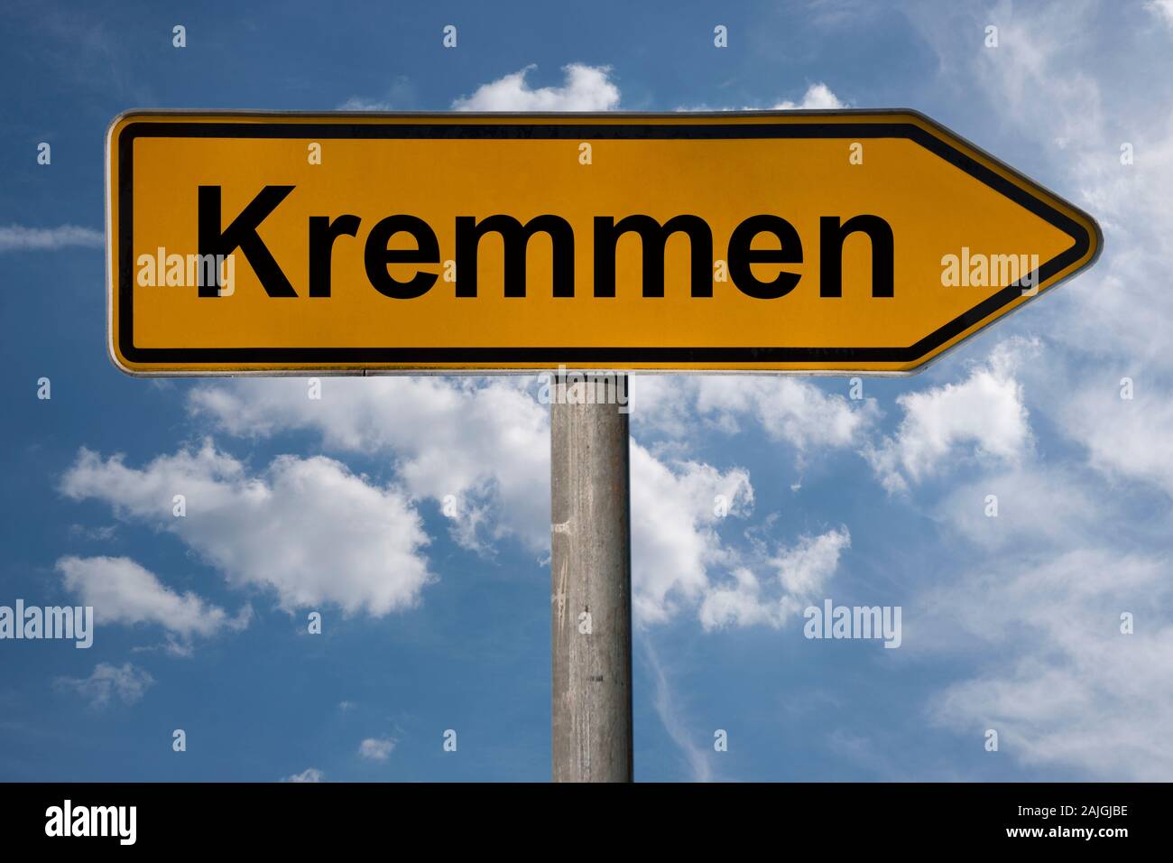 Detail Foto von einem Wegweiser mit der Aufschrift Kremmen, Brandenburg, Deutschland, Europa Stockfoto