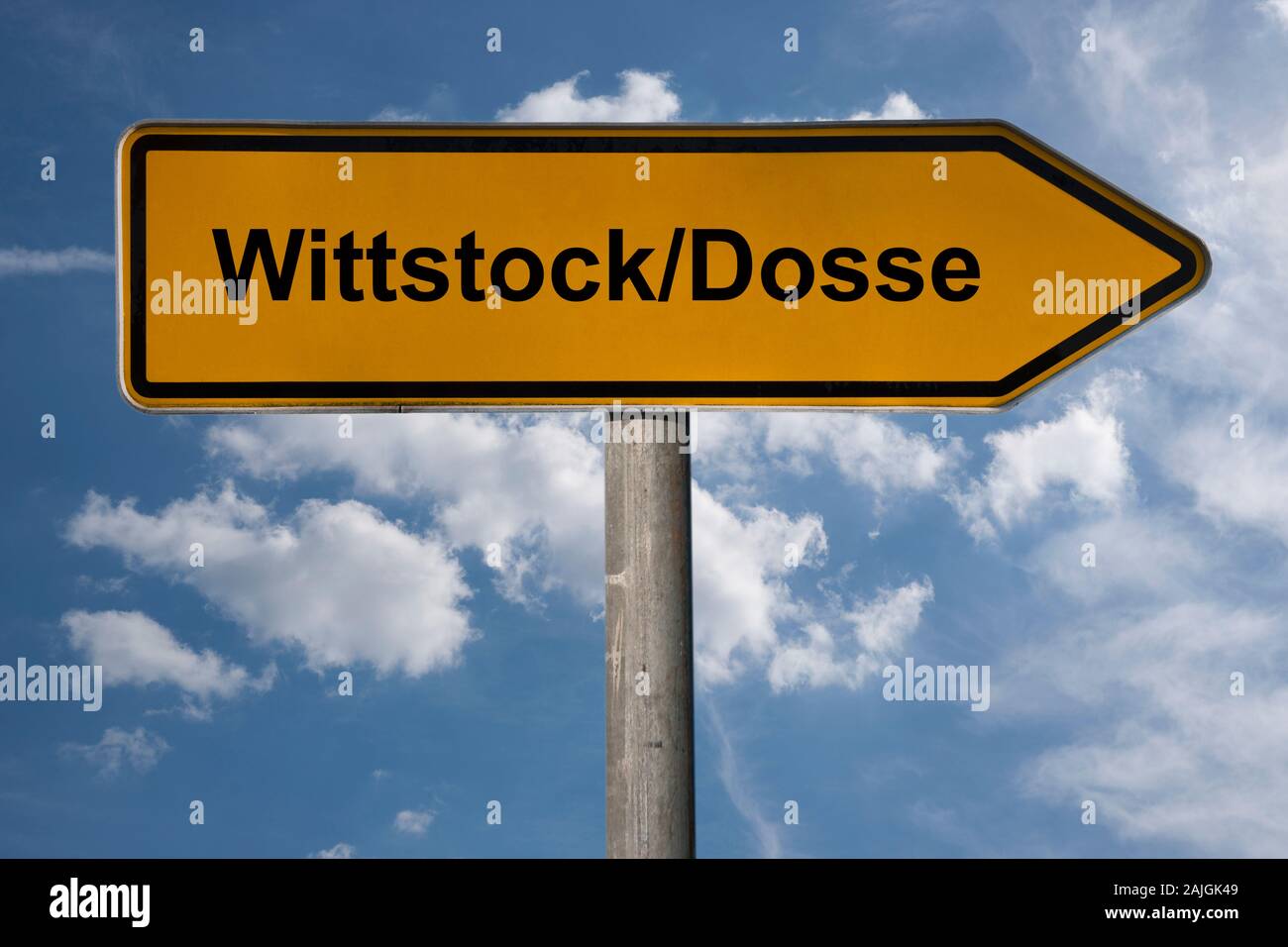 Detail Foto von einem Wegweiser mit der Aufschrift Wittstock/Dosse, Brandenburg, Deutschland, Europa Stockfoto