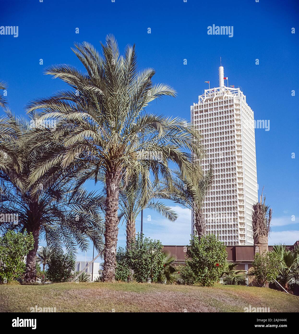 Das Dubai World Trade Center Gebäude, das erste von Dubais modernes Hochhaus Wolkenkratzer, Gebäude, die das Stadtbild für viele Jahre beherrscht Stockfoto