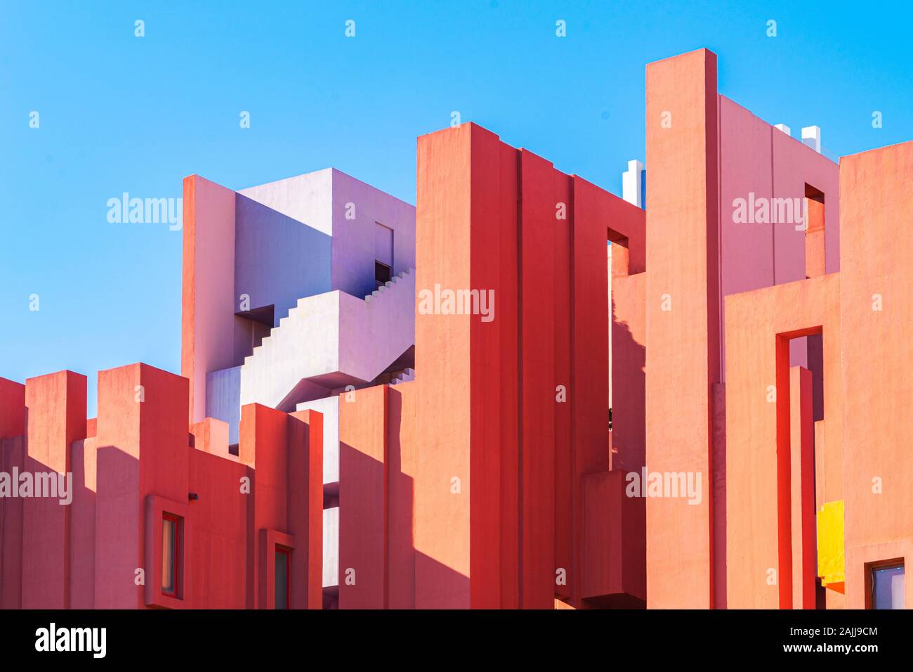Calpe, Spanien, 01. Januar 2020: La Muralla Roja Gebäude, Rote Wand Gebäude in Calpe, Spanien Stockfoto