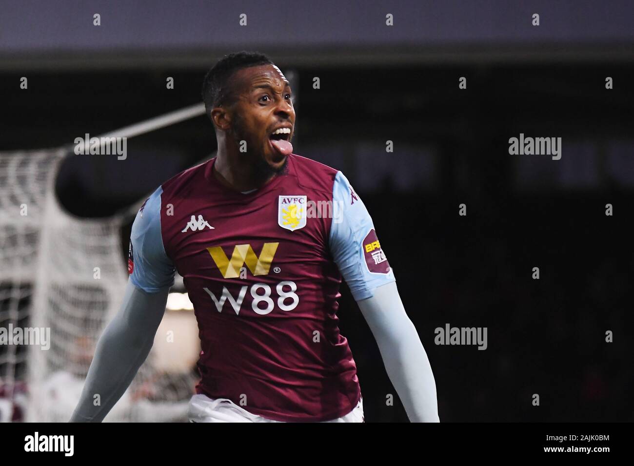 LONDON, ENGLAND - Januar 4, 2020: Jonathan Kodjia der Villa feiert nach dem Ziel der Villa während der FA Cup 2019/20 dritte runde Spiel zwischen FC Fulham und Aston Villa FC im Craven Cottage. Stockfoto