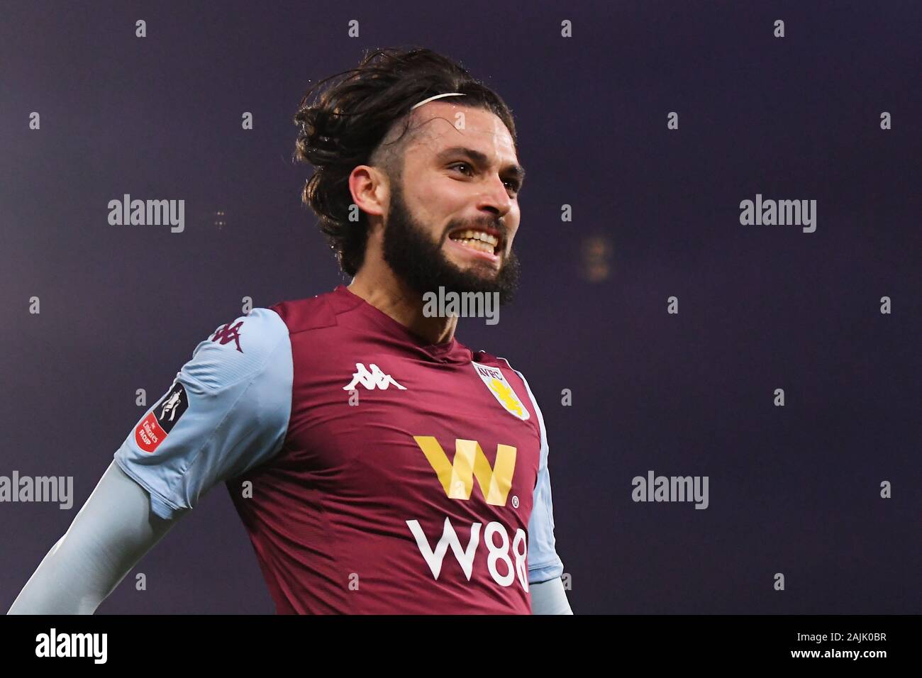 LONDON, ENGLAND - Januar 4, 2020: Peleteiro Jose Ignacio Ramallo (Jota) von Villa feiert nach dem Ziel der Villa während der FA Cup 2019/20 dritte runde Spiel zwischen FC Fulham und Aston Villa FC im Craven Cottage. Stockfoto