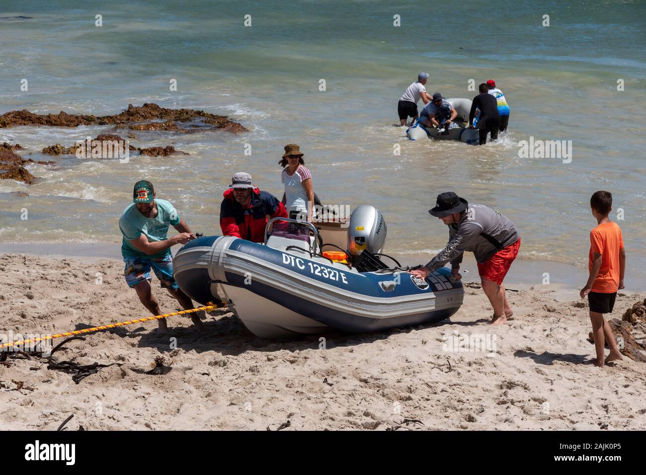 Rooiels, Western Cape, Südafrika. Dezember 2019, die belebten Strand bei Rooiels für die Eröffnung der Cray. Stockfoto