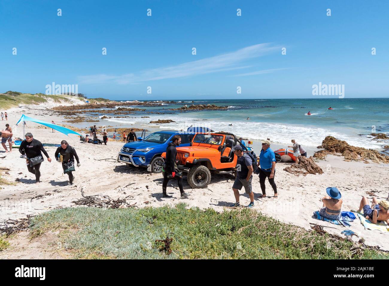 Rooiels, Western Cape, Südafrika. Dezember 2019, die belebten Strand bei Rooiels für die Eröffnung der Cray. Stockfoto