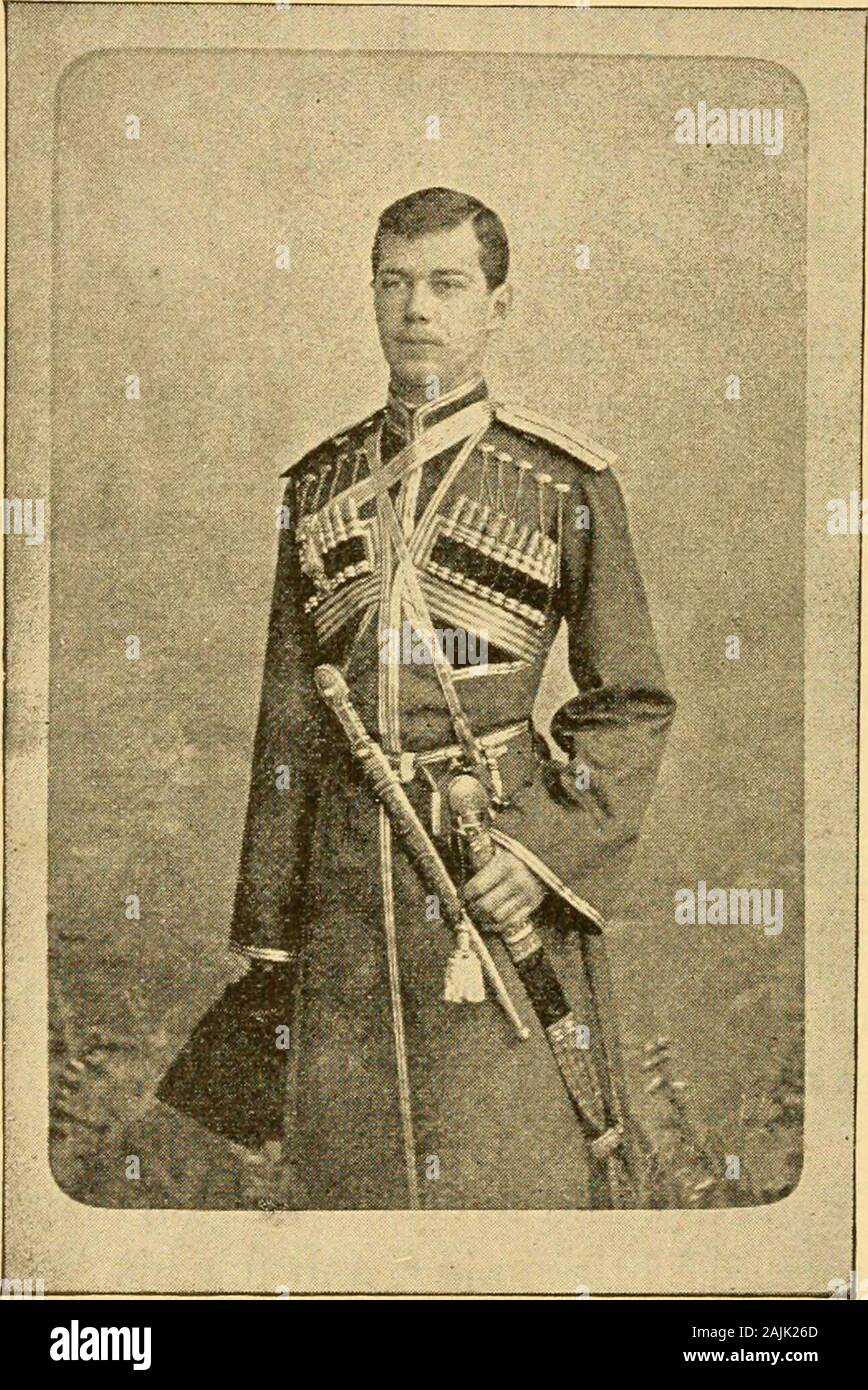 In den königlichen Palästen: Eine brillante und charmant geschrieben inneren Blick auf Kaiser, Könige, Königinnen, Prinzen und Prinzessinnen... . Militärische Titel und Würden die Ataman aller thej 8 274 in königlichen Palästen. Kosak Regimenter, der Kapitän der Regiment - Preobra jensky, Oberst des Volynian Guard, der 65. und 84 von thRegiments Infanty, Ehrenmitglieder Eigentümer und Oberst der thePrussian Regiment von Grenadier Guards und der Preußischen Husarenregiment, wie Westpha-lian Husaren, usw., usw. Der junge thronfolger-ap-Eltern tour Anden weltweit bekannt wurde notableby Grund der factthat es war die Stockfoto