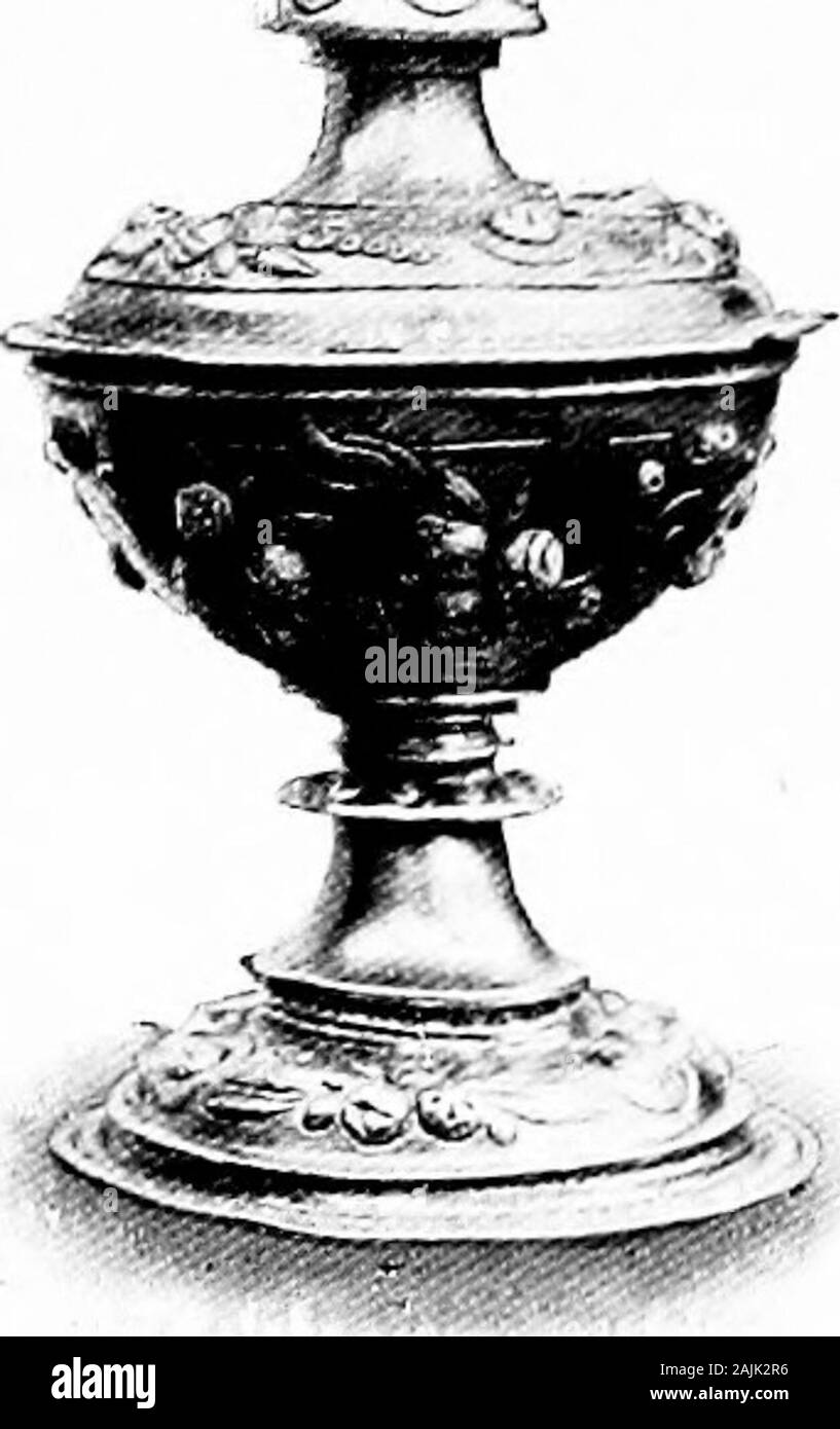 Unsere Häuser, und wie sie zu verschönern. IlKAlSSANCli TAlMiSlin: UND WIE zu verschönern. BRIC-A-BRAC IM SALON. IIG. 87. SIL 1 £ K IKltlii; CASTOR, Englisch. 1563. (Süd KHKSINGION.)? Ich er Salon ist e. ssentially der Ort für oldchina, wenn Sie. s Es oder pflegen die Viel belächelt, aber sehr reizvollen, hobljy des Sammelns besitzen. Iventure unten zwei Bedingungen zu legen: Muss es wirklich sein), was es vorgibt zu sein, nicht ein modernes Imitation withforged Marken; und es muss einige künstlerischen Wert, ob der Form oder Farbe oder Lasur oder Lackieren. Ajudicious Käufer kann immer eine schöne Lit Stockfoto