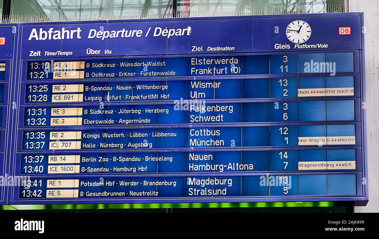 Bahnhof abfahrt bord -Fotos und -Bildmaterial in hoher Auflösung ...