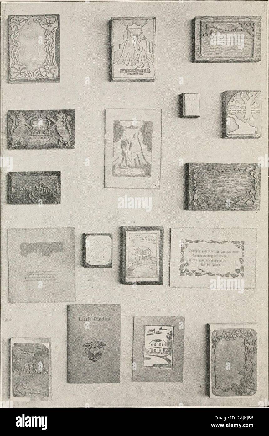 Druck und Buchbinderei für Schulen. ial Salpetersäure ist die sicherste Lösung. Es ist verdünnte ecjual bvadding über ein Volumen von Wasser dazu, so dass itfrom 15% bis 20% stark. Die verdünnte Säure ist intoa Glas oder Porzellan Fach und die Platte gegossen in it. Wenn theacid gehalten, indem häufig rockt die Trav werden können, wird theetching^ • ery werden erheblich beschleunigt. Es dauert fünf Stunden fromthree Tief auf Etch ein Stück Kupfer, De - je nach der Stärke und Höhe der Lösung und die Höhe der Oberfläche weg gegessen werden. Wenn largesurfaces sind geätzt werden, durchaus eine große Menge von Stockfoto