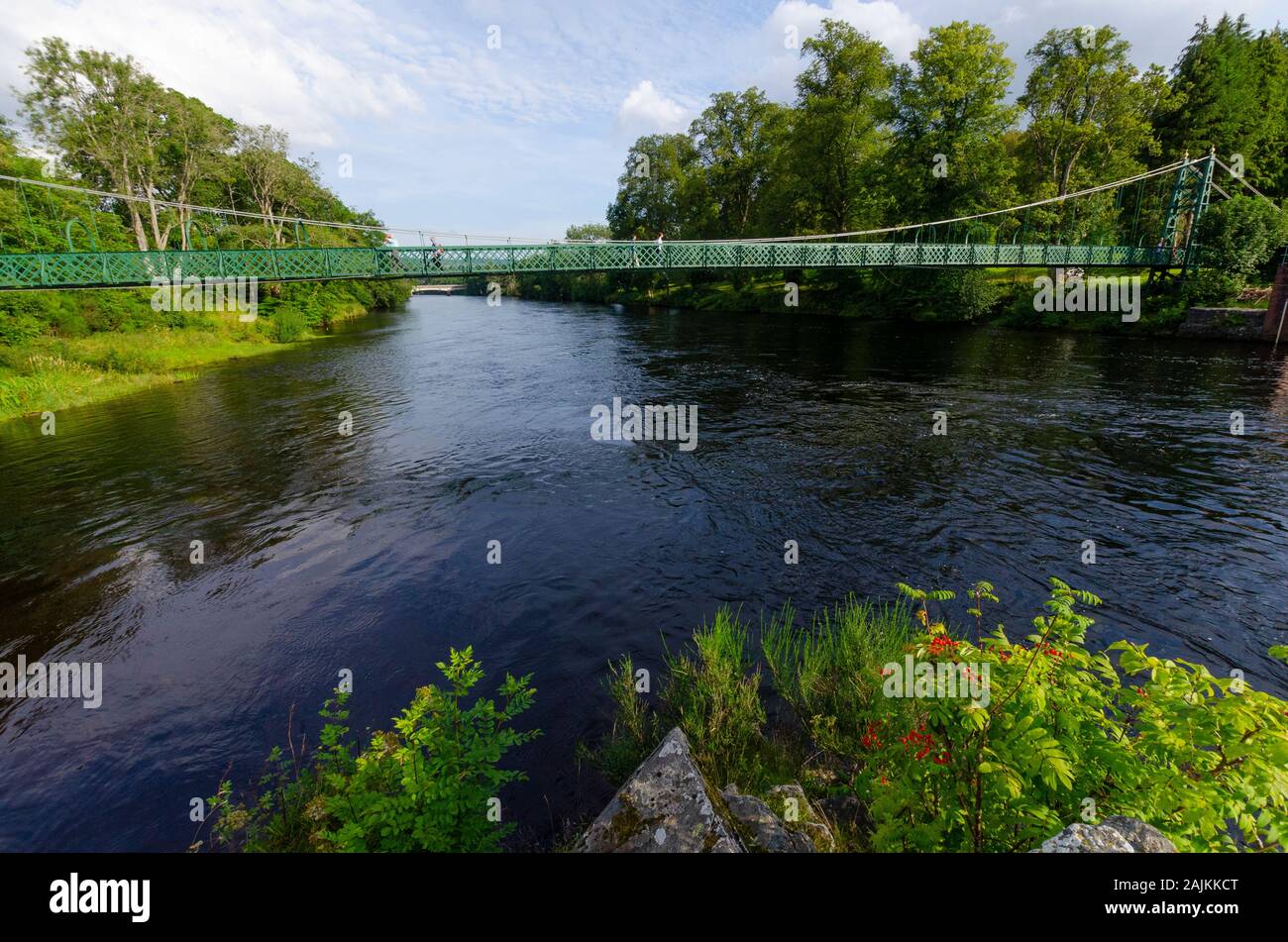 Fuß-Brücke über den Fluss Tay in Pitlochry Perthshire Schottland Großbritannien Stockfoto