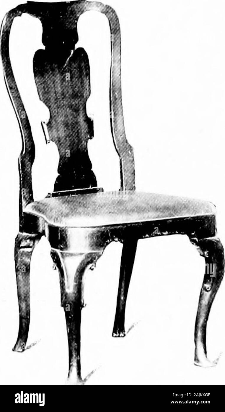 Unsere Häuser, und wie Sie zu verschönern. s Komfort steht an erster Stelle. So viel Kunst, so viel Schönheit von Linie und Farbe, wie Sie möchten, aber die Eignung für den spezifischen Zweck muss kommen in erster Linie. Und hier die alten englischen Modelle stehen uns zugute, insbesondere im Fall von Stühlen. Die splat-backed Stuhl der Queen Anne Zeitraum ist wirklich eines der bequemsten Sitze, die gefunden werden können; es hat viel der Unterkunft und der Rücken ist in einem geeigneten Winkel einstellen. Ich bin nicht sehr begeistert von der Französischen Fauteuil, wenn ich eine ruhige Stunde im Salon zu verbringen möchten; es gibt weit mehr Rest t Stockfoto