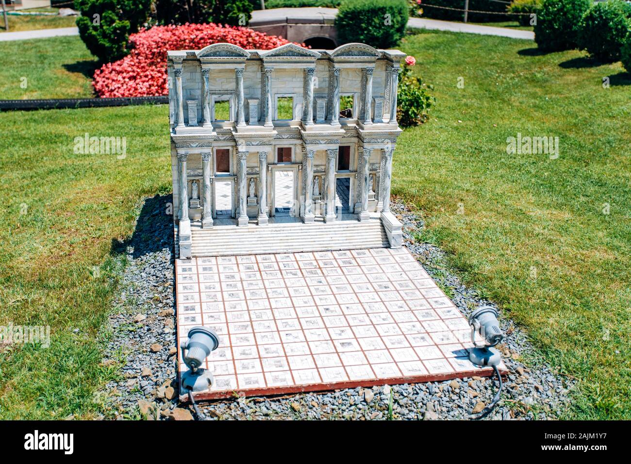 Istanbul, Türkei - 12. Juli 2017: Die verkleinerte Kopie von die Celsus Bibliothek in Ephesus am Miniaturk Park Stockfoto