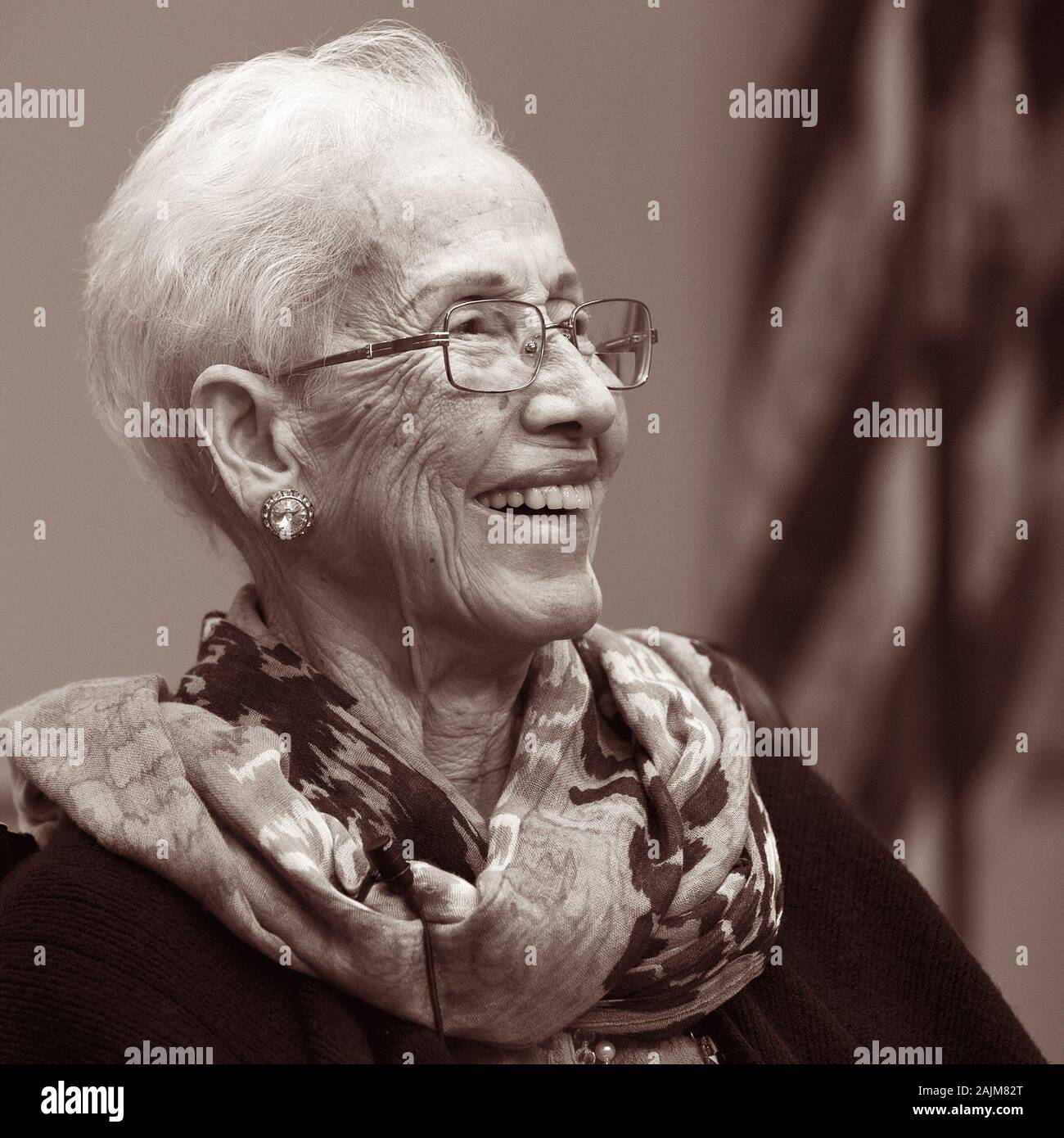 Pensionierte NASA Forschung Mathematiker und "Human Computer' Katherine Johnson (wer im Film versteckte Zahlen gekennzeichnet wurde) bei der Namensgebung für die Katherine G. Johnson Computational Research Facility der NASA Langley Research Center, Hampton, Virginia am 5. Mai 2016. Stockfoto