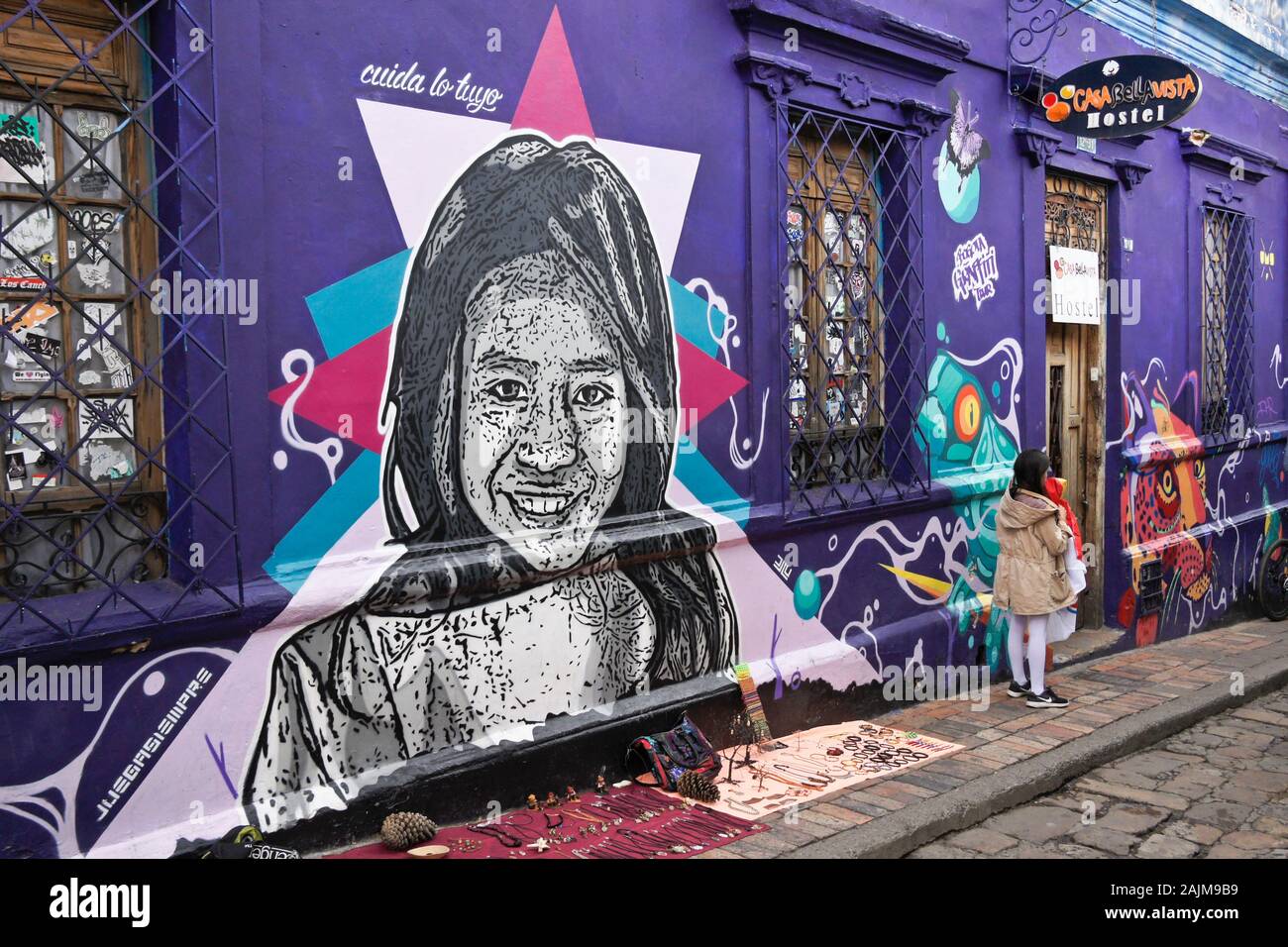 Casa Bellavista Herberge, von street artist DJ Lu eingerichtet (juegasiempre) an der Calle del Embudo, La Candelaria, Bogota, Kolumbien Stockfoto