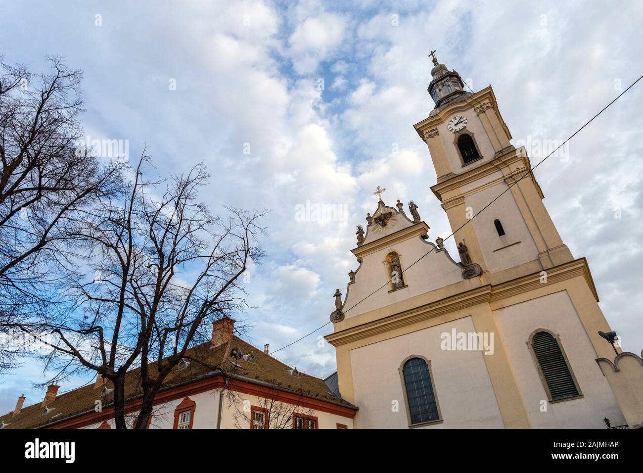 Franziskanerkirche (sarlos Boldogasszony) in Gyongyos, Ungarn. Stockfoto