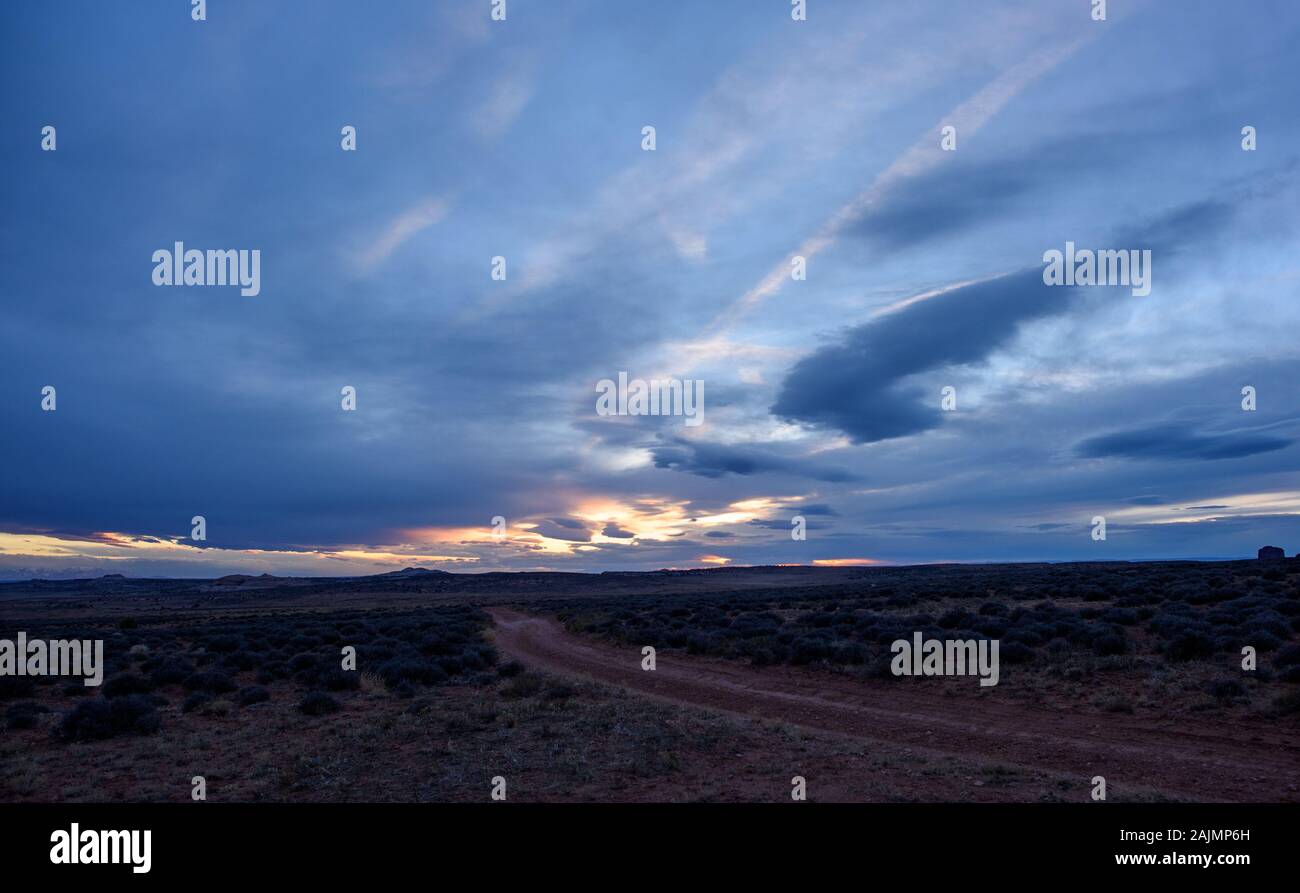 Ein Feldweg am Büro des Land-Managements oder BLM Land in der Nähe von Moab, Utah. Stockfoto