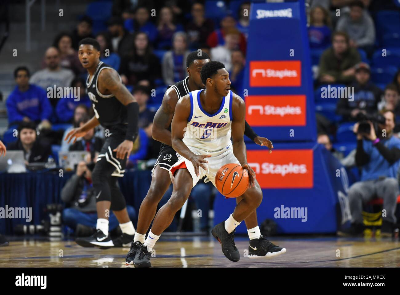 Chicago, Illinois, USA. 04 Jan, 2020. DePaul blauen Dämonen guard Jalen Coleman-Lands (5) in Aktion während der NCAA Big East conference Basketballspiel zwischen DePaul vs Vorsehung an Wintrust Bereich in Chicago, Illinois. Dean Reid/CSM/Alamy leben Nachrichten Stockfoto