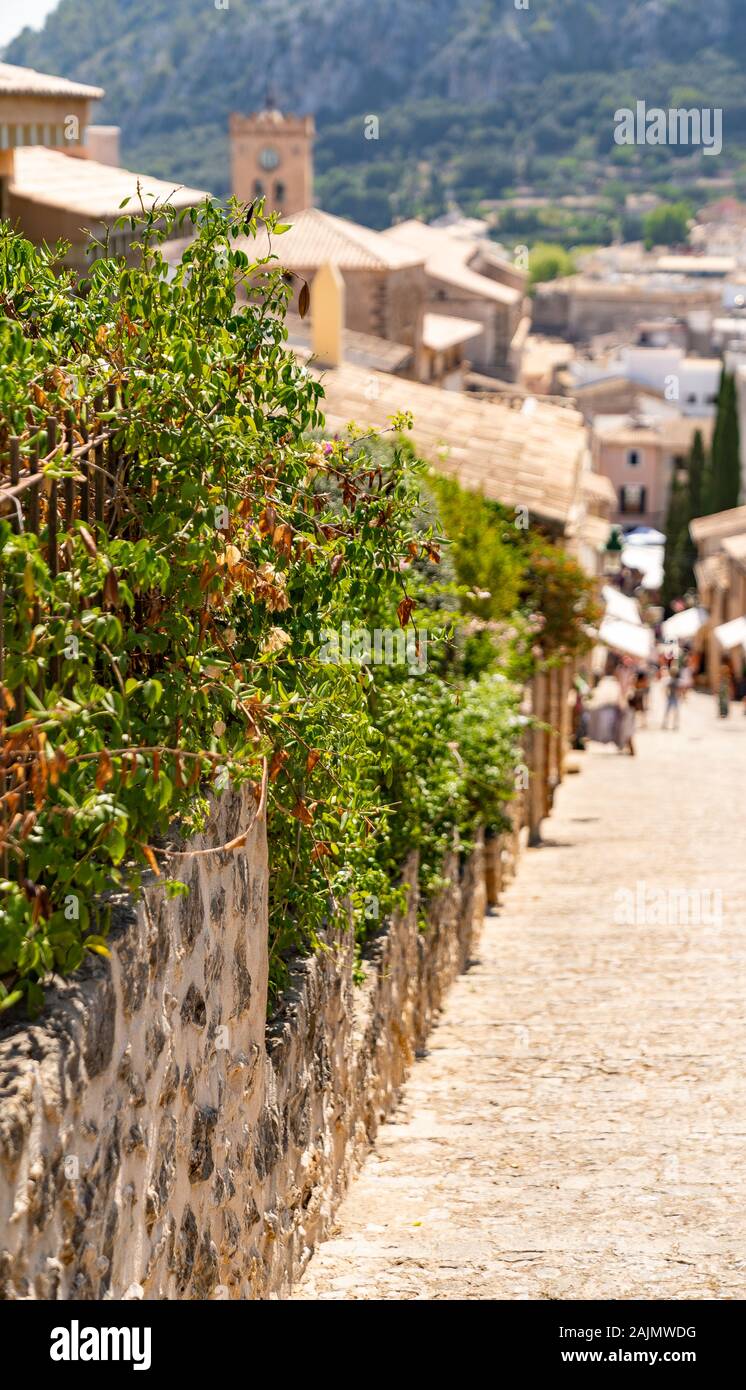 Historische Treppe auf dem Hügel von Pollenca Stockfoto