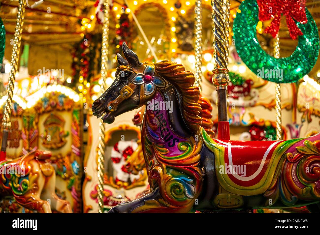 BIRMINGHAM, Großbritannien - 15 Dezember, 2019: Detail der Pony Kirmes Karussell während der jährlichen Weihnachten Fraknkfurt Markt Stockfoto