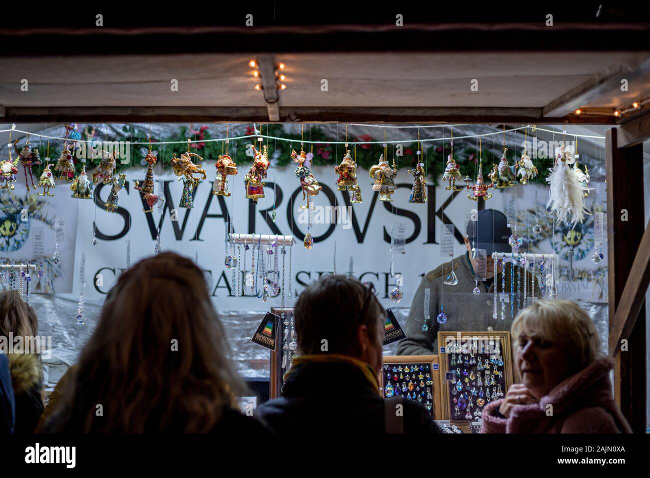 BIRMINGHAM, Großbritannien - 15 Dezember, 2019: Detail der Handel Swarovski stall während der jährlichen Frankfurter Weihnachtsmarkt Stockfoto
