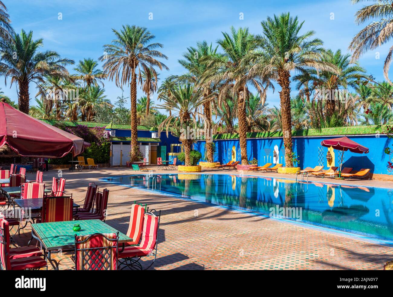 ZAGORA, MAROKKO - November 12, 2019: Pool im Riad Dar Sofian Hotel Stockfoto