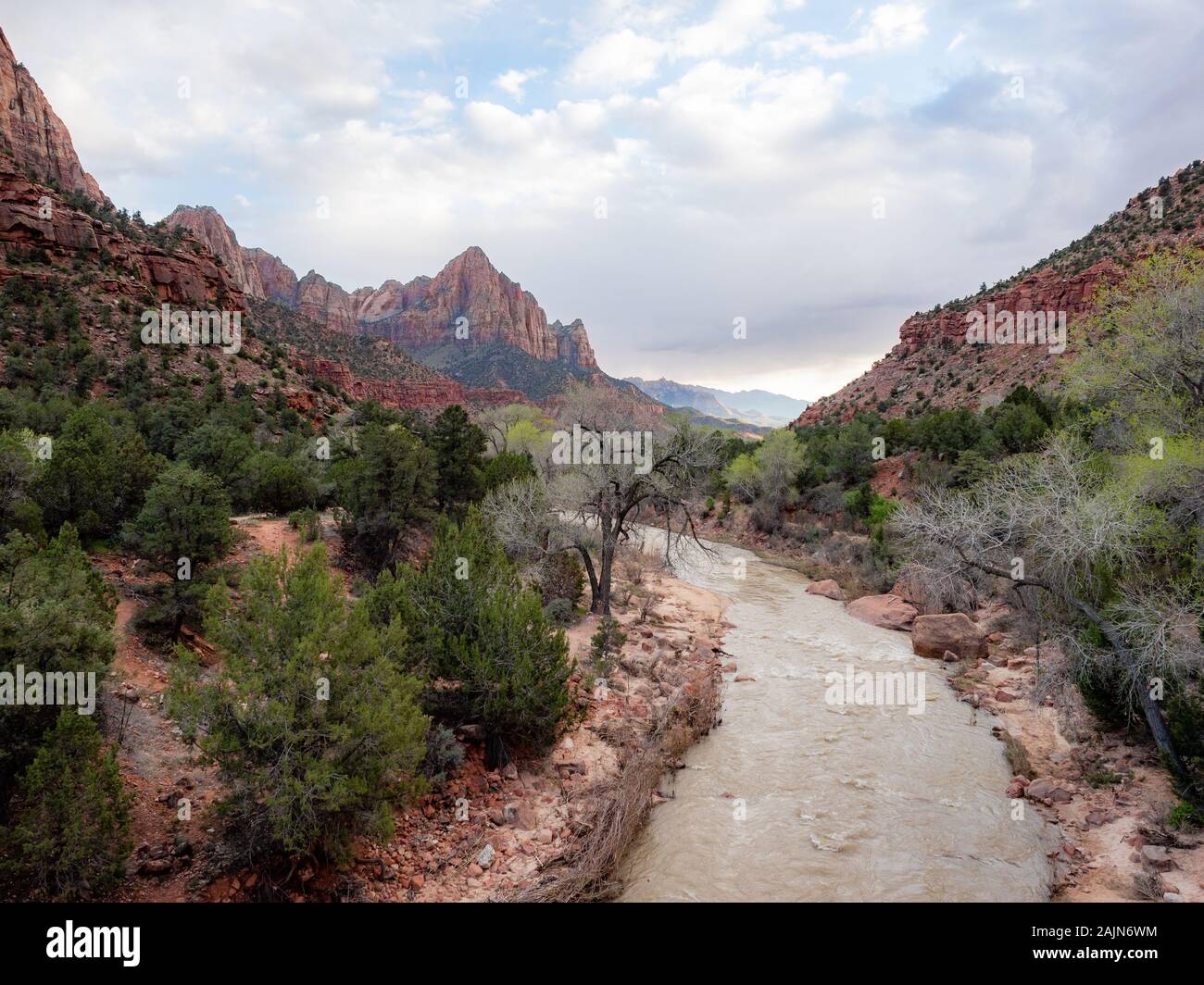 Virgin River vom Canyon Junction Brücke auf dem Mount Carmel HIghway bei Sonnenuntergang, der Zion National Park Stockfoto