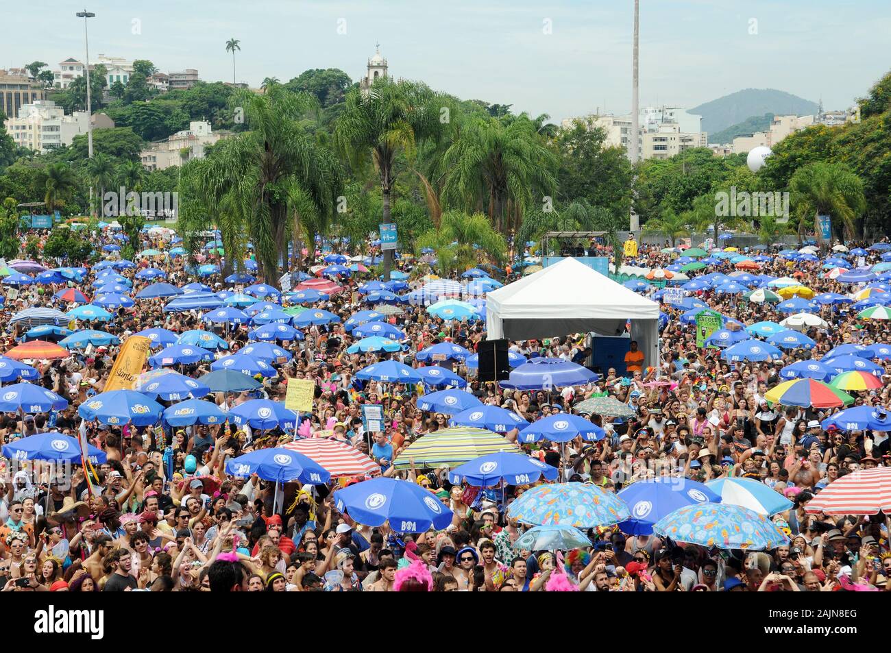 Rio de Janeiro, Brasilien, 4. Februar 2019. Carnival block Sergeant Pimenta führt auf dem Aterro do Flamengo während der straßenkarneval der Stadt Stockfoto