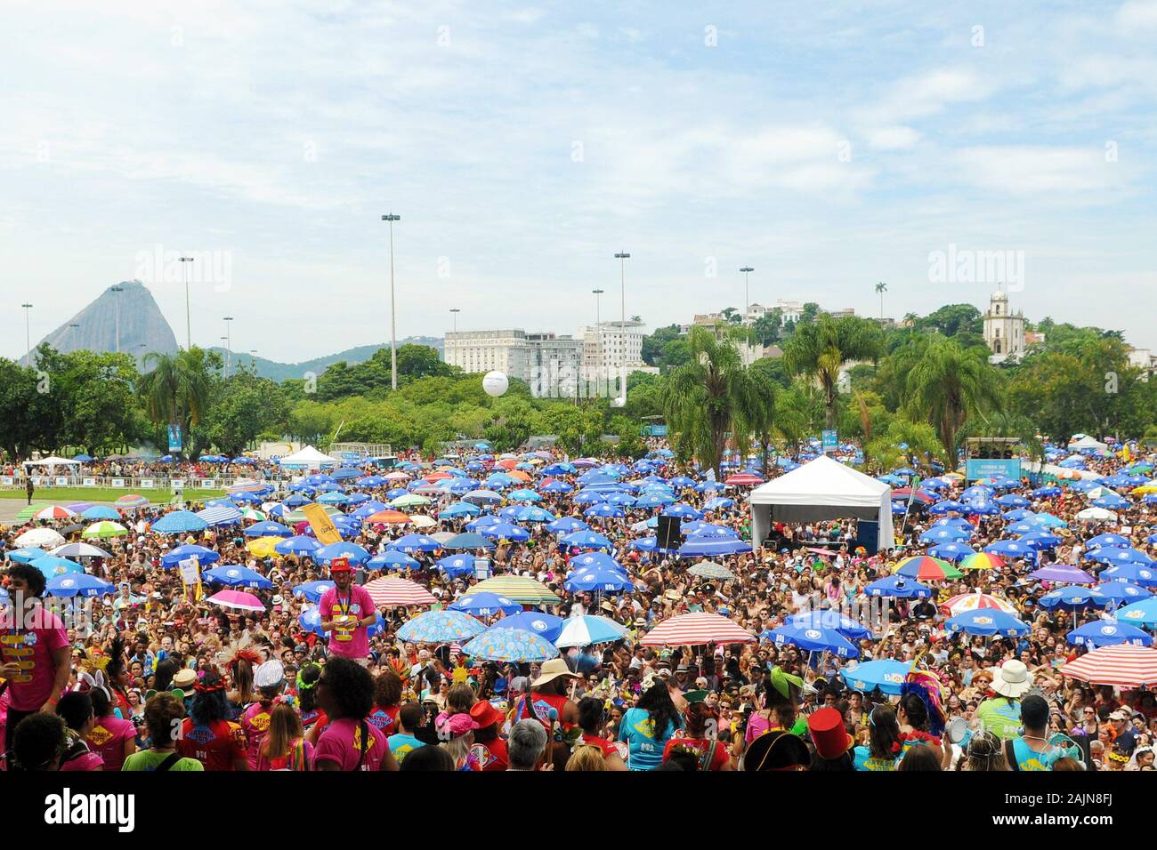 Rio de Janeiro, Brasilien, 4. Februar 2019. Carnival block Sergeant Pimenta führt auf dem Aterro do Flamengo während der straßenkarneval der Stadt Stockfoto