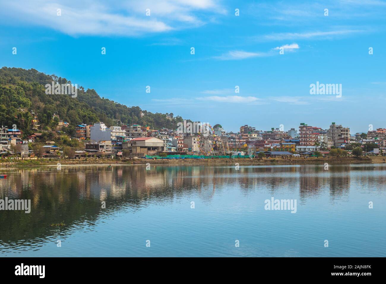 Landschaft von Pokhara von Fewa (phewa) See in Nepal Stockfoto