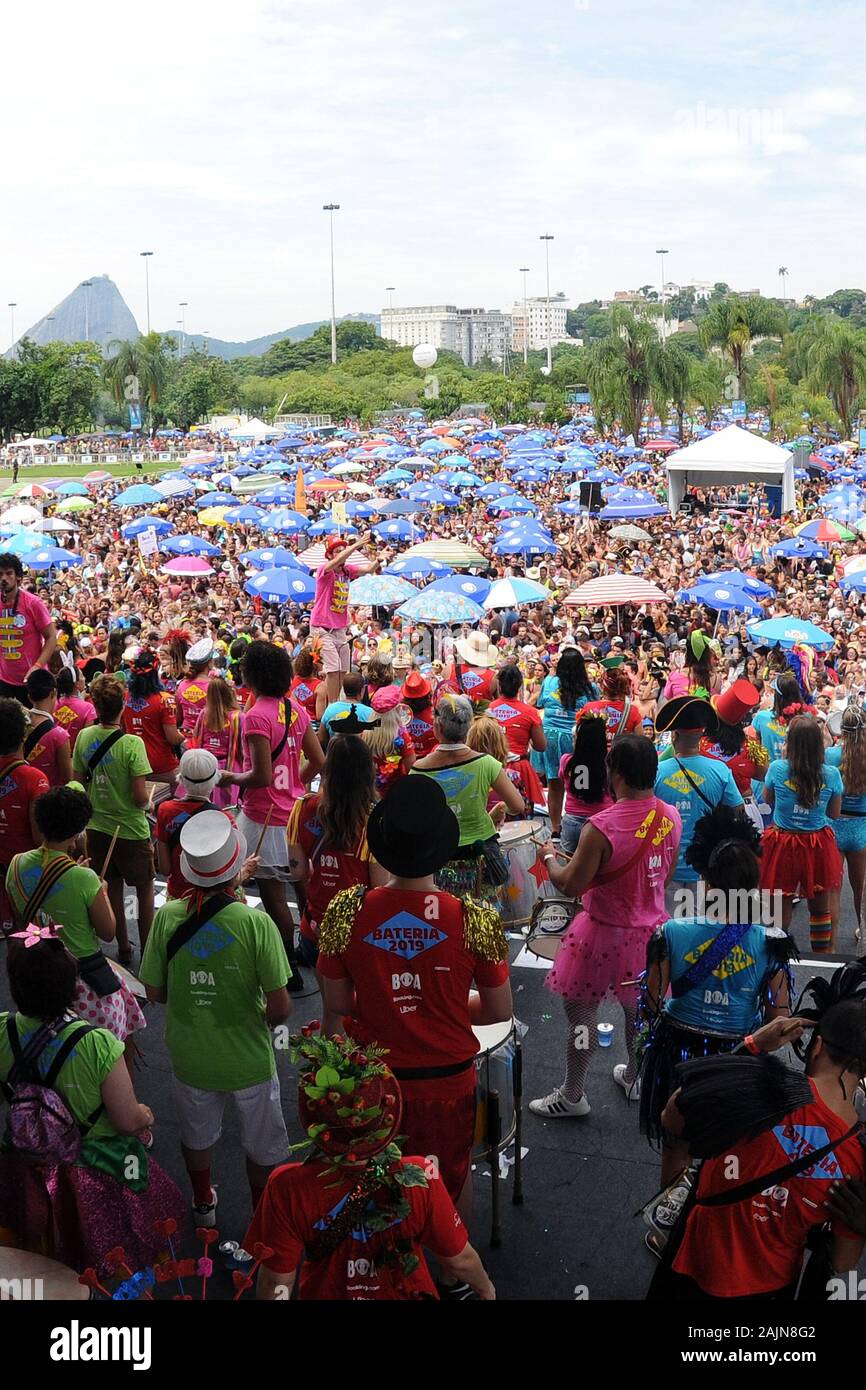 Rio de Janeiro, Brasilien, 4. Februar 2019. Carnival block Sergeant Pimenta führt auf dem Aterro do Flamengo während der straßenkarneval der Stadt Stockfoto