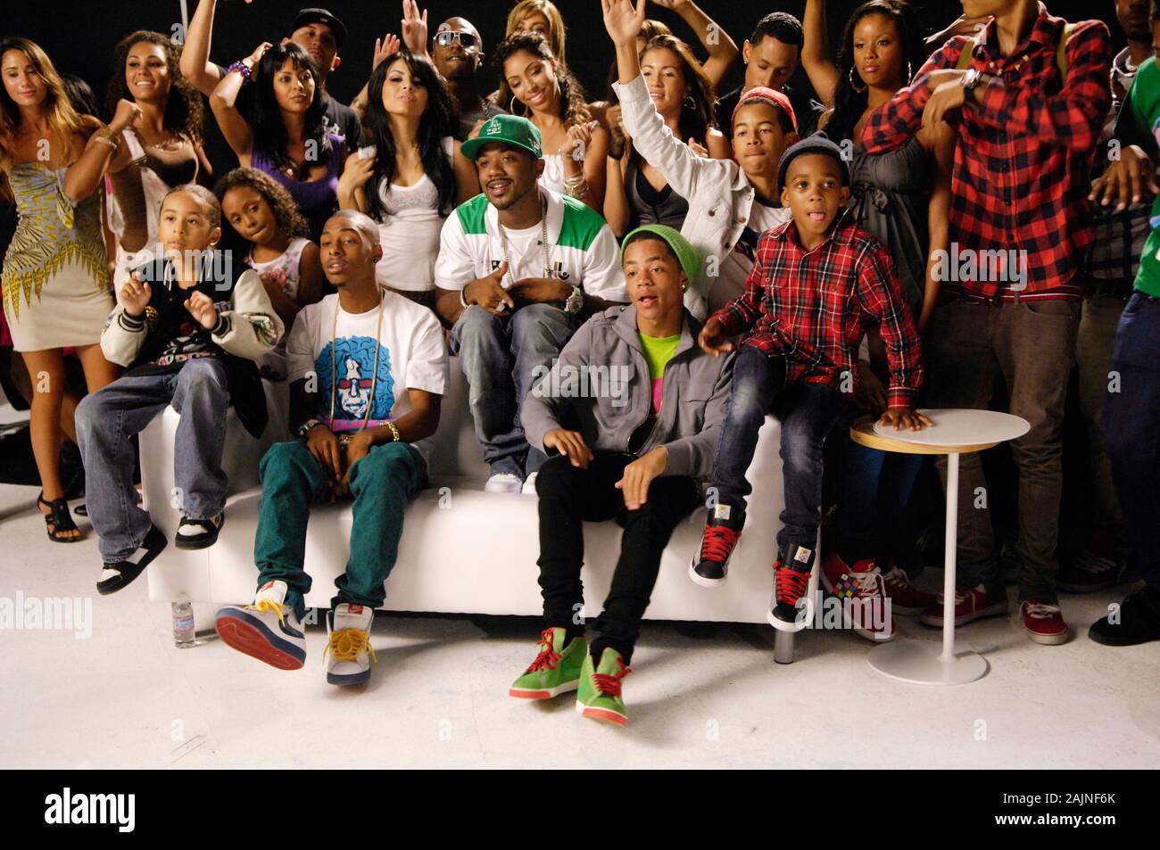 Sänger/Schauspieler Ray J und Rapper Dominic 'Legacy' Thomas, Earl'Ben J'Benjamin Neuer Boyz auf Neue Boyz set mit Ray J'tie Me Down' Musik Video am 17. August 2009 in Los Angeles, Kalifornien. Stockfoto