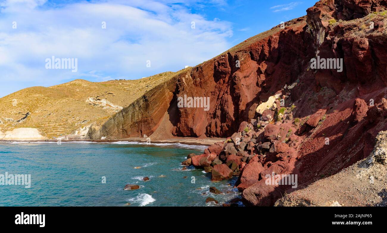 Red Beach, einem vulkanischen Sandstrand auf Santorini, Griechenland Stockfoto