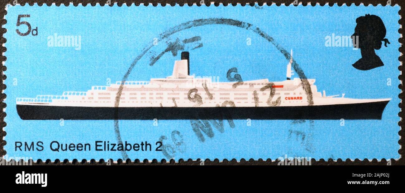 Transatlantikkönigin Elizabeth auf britischer Briefmarke Stockfoto