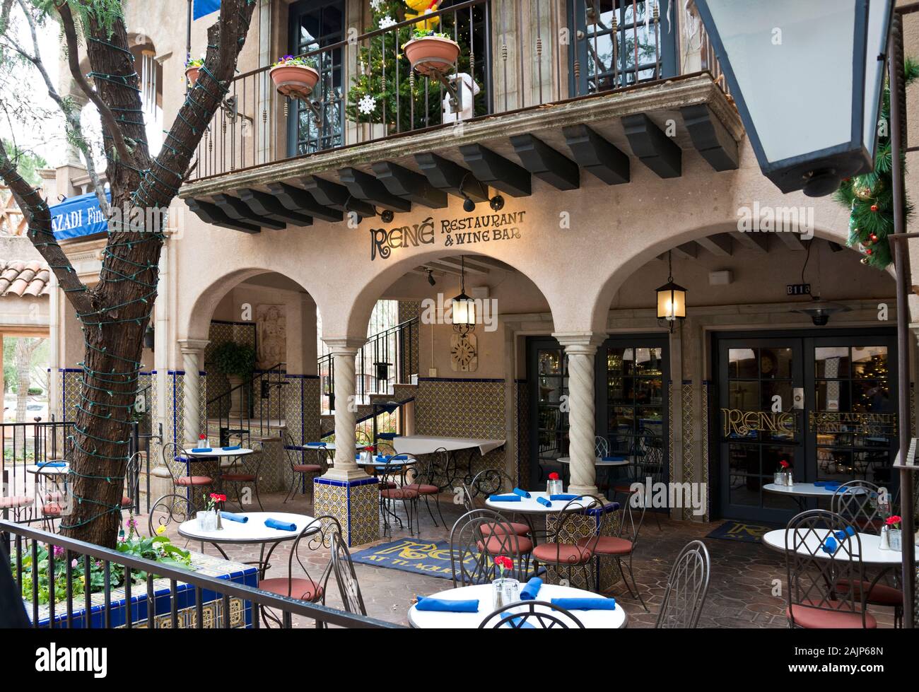 Sedona, Arizona: Rene Restaurant & Weinbar in Tlaquepaque Kunst & Shopping Village. Stockfoto