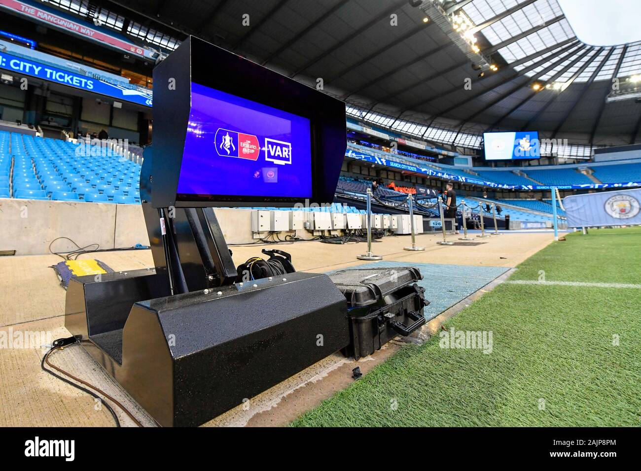 4. Januar 2020, das Etihad Stadium, Manchester, England; Emirates FA Cup, Manchester City v Port Vale: Die pitchside VAR monitor bereit an der Etihad Stadium: Simon Whitehead/News Bilder verwendet werden Stockfoto