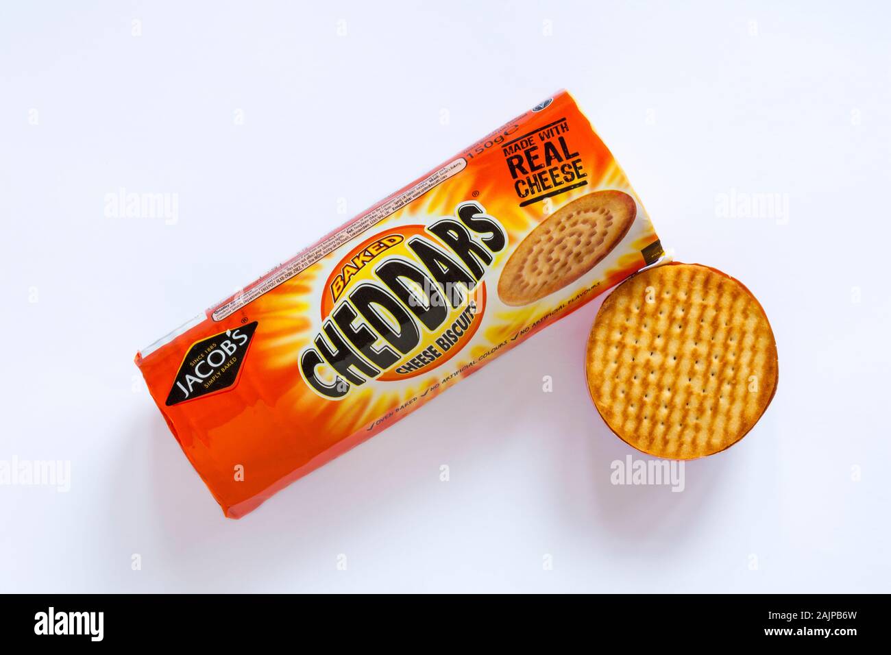 Paket von Jakob, Cheddars, gebackene Cheddars Käse Kekse, eröffnet Inhalt auf weißem Hintergrund zu zeigen Stockfoto
