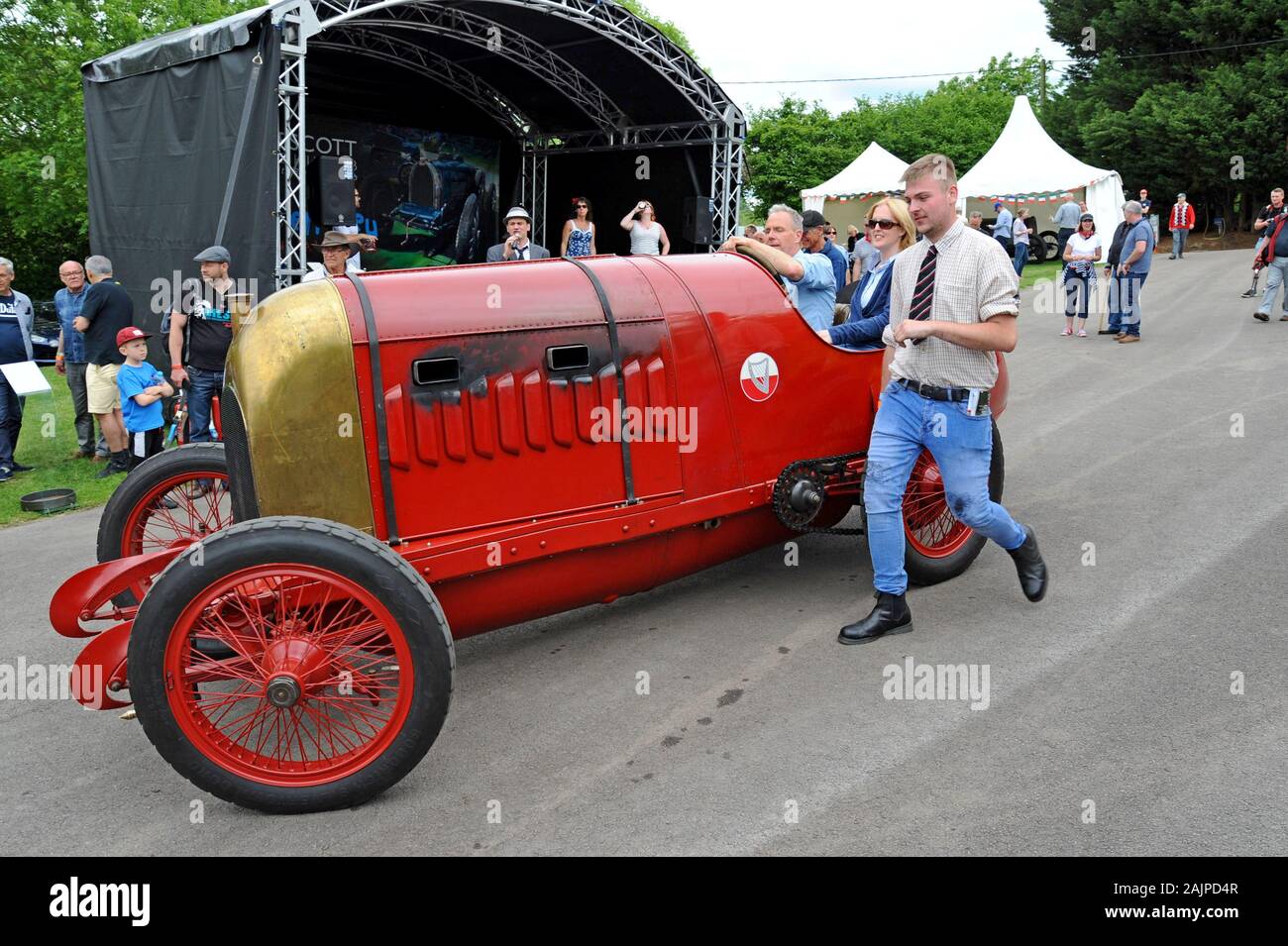 Der als "Biest von Turin" bekannte FIAT S76 wird auf Dem Prescott Hill Climb in Gloucestershire ausgestellt Stockfoto Der als "Biest von Turin" bekannte FIAT S76 wird auf Dem Prescott Hill Climb in Gloucestershire ausgestellt Stockfoto