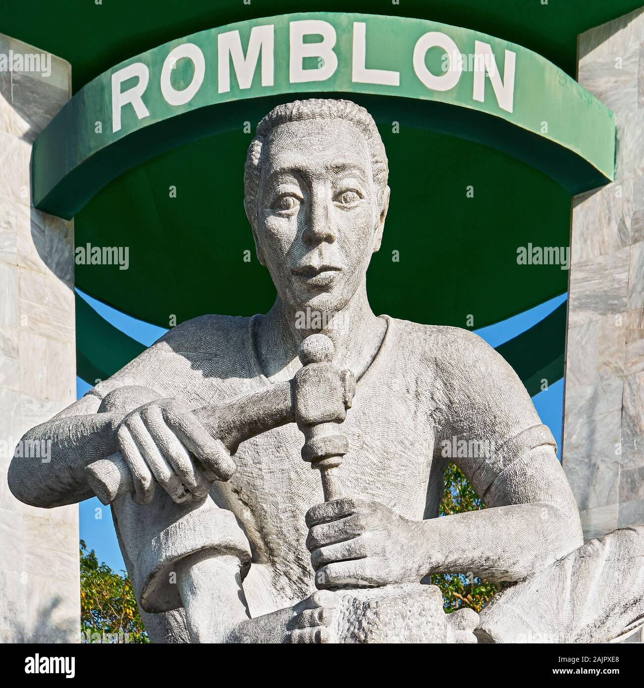 Romblon Stadt, Philippinen: Marmor Monument eines Bildhauers arbeiten mit Marmor, im Freedom Park im Zentrum der Stadt Stockfoto