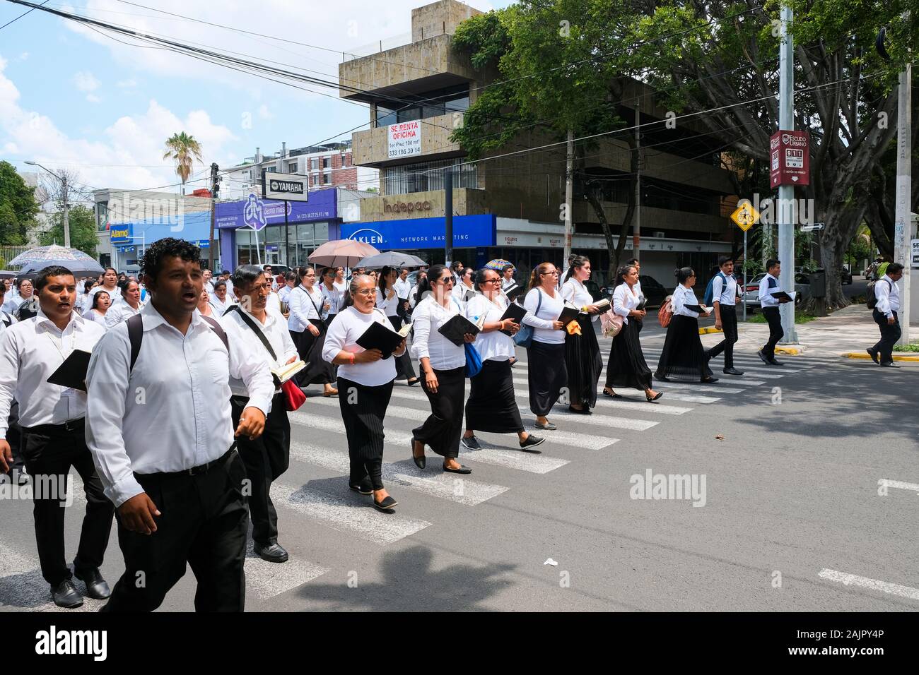 Die Gläubigen in das Licht der Welt eine Parade durch die Straßen der Stadt. Guadalajara, Jalisco. Mexiko Stockfoto