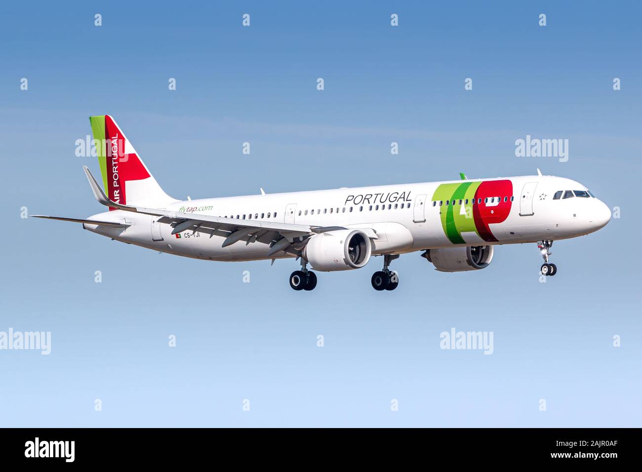 Paris, Frankreich, 16. August 2018: TAP Portugal Airbus A321 Neo Flugzeug am Flughafen Paris-Orly (ORY) in Frankreich. Airbus ist ein Hersteller von Flugzeugen aus Stockfoto