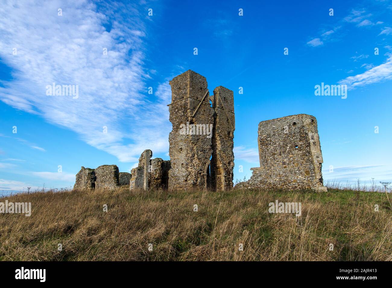 Die Ruinen der St. James Kirche Bawsey in der Nähe von Kings Lynn, Norfolk, Großbritannien. Bild mit langen Belichtung auf am 4. Januar 2020 berücksichtigt. Stockfoto